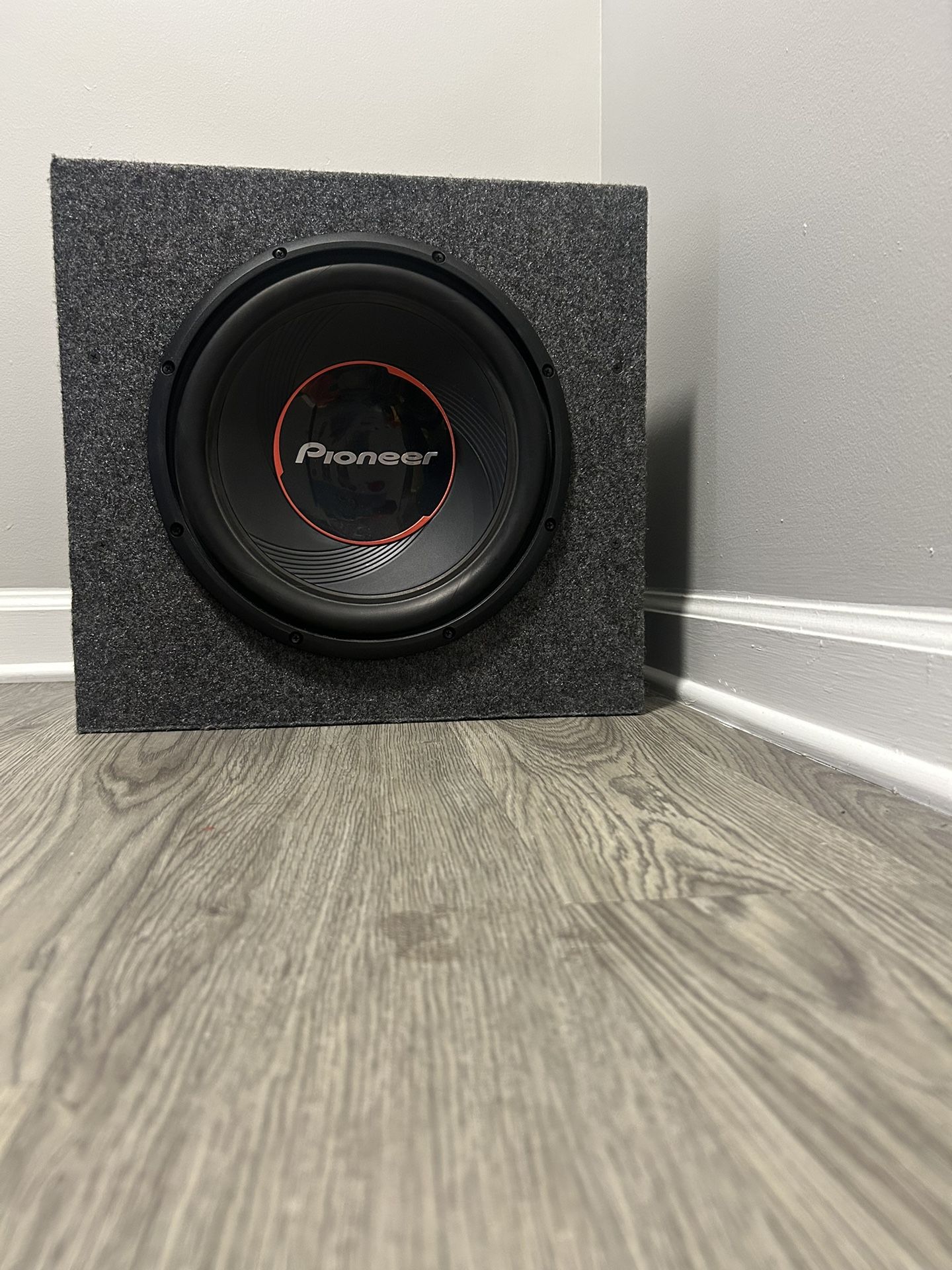 12” Pioneer Sub Comes With Box