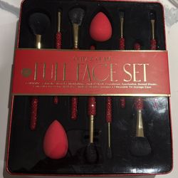 Glitz & Glam Brush Make Up Set!!!