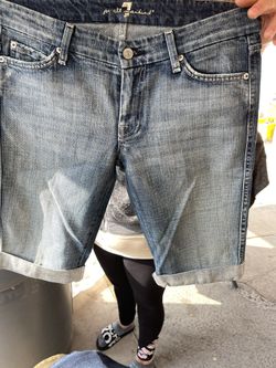 7 Shorts Size 27