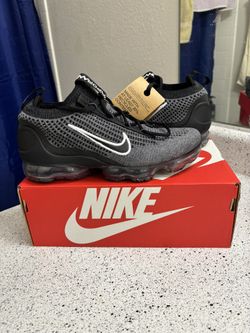 Brand New Vapor max Flynit (Size 6y )Oreos