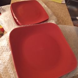 Main Stays Ceramic Dishes. (4) 8" & (4) 10". Great For The Holidays 