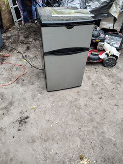 Frigidaire Mini Fridge with Top Freezer