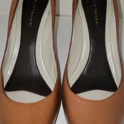 Elie Tahari Leather heels sz 6 
