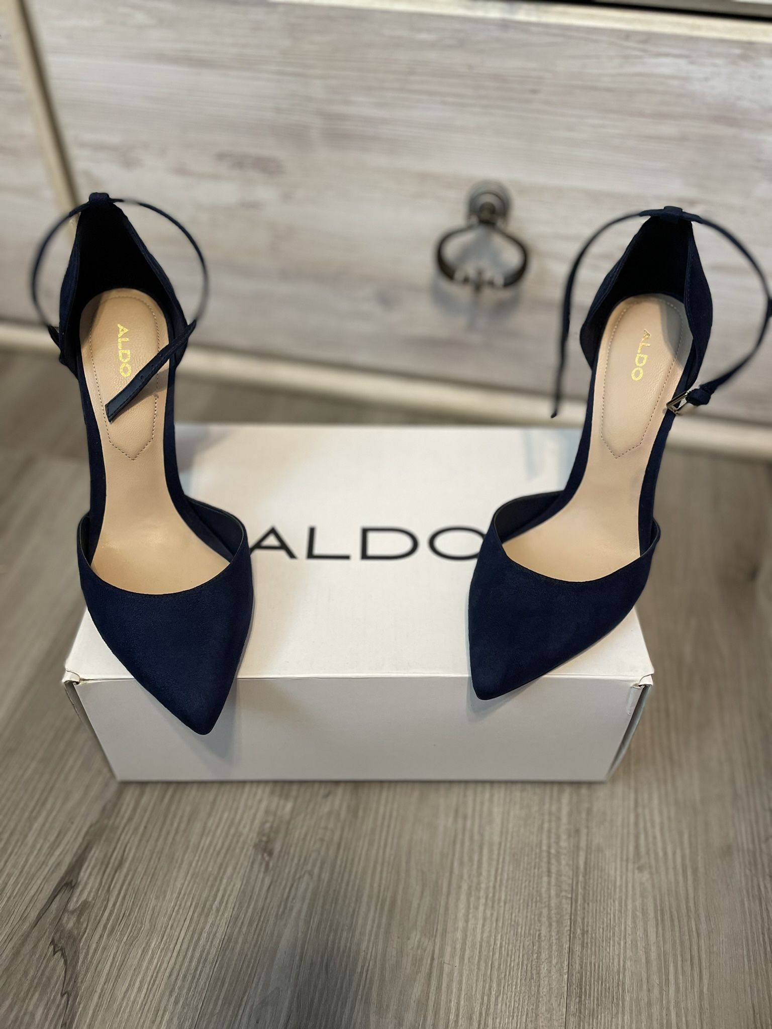 Brand New ALDO Navy Block Heels Size 8.5