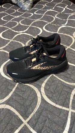 Brooks Size 8