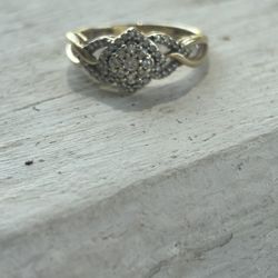 10 Kt Gold Engagement Ring 