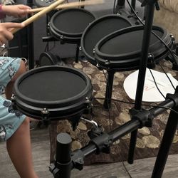 Alesis drum Kit DM7X 