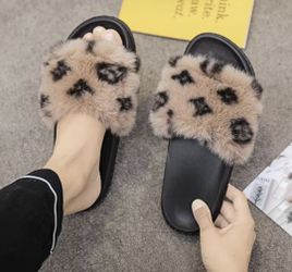 Designer Slides Women's Size 7