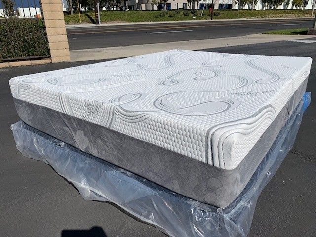 Full Organic Hybrid Cooling Gel Memory Foam Mattress!!