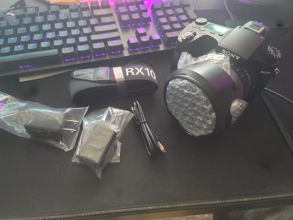 Sony DSC-RX10M4 Camera