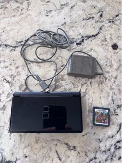 Nintendo ds lite with charger and game