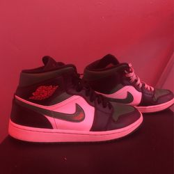  Pine Green Jordan ones Size 9.5