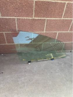 RIGHT PASSENGER SIDE FRONT WINDOW GLASS 2010-2015 TOYOTA PRIUS 3ER GENERATION 1.8.