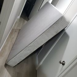 I Queen size box Spring