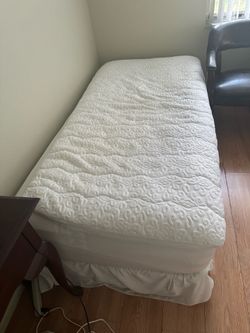 Twin size bed