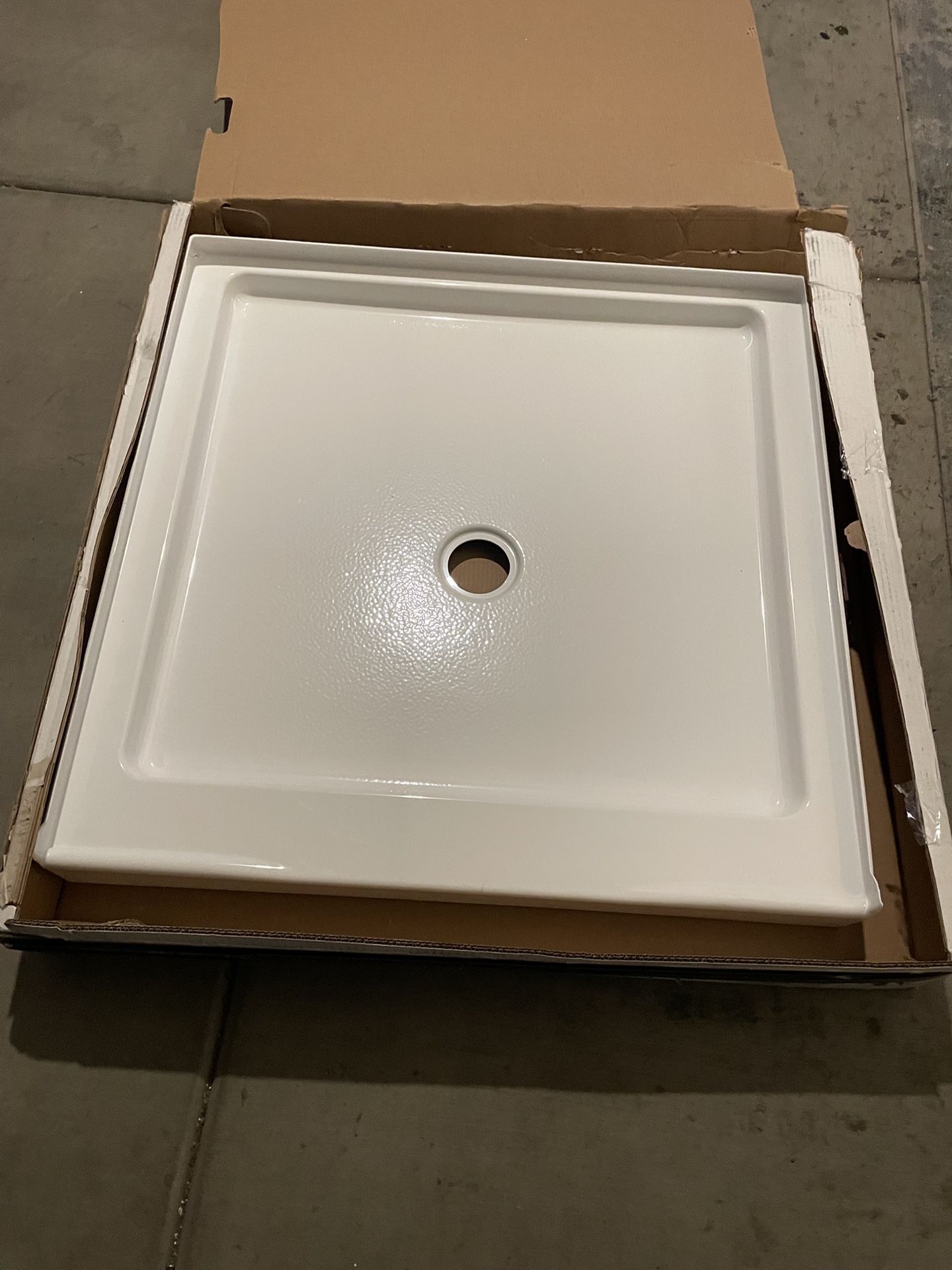 Delta Classic 500 36 in. L x 36 in. W Alcove Shower Pan Base with Center Drain in High Gloss White 