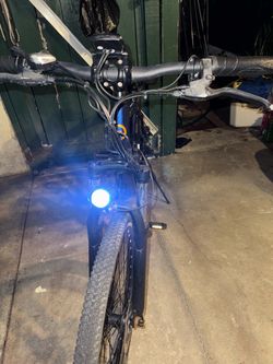 Electric bike no come with kid key. No charge either Tieres 50%.