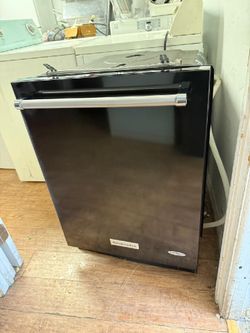 Kitchen Aid 24 in Black And Stainless Steel Basket Dishwasher 