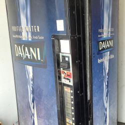 Soda/Drink Vending Machine - Holds 9 Different Drinks Accepts Bill and Coin 