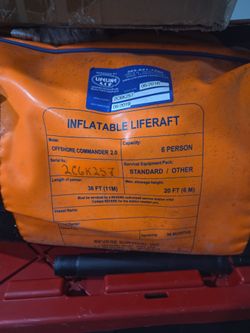 INFLATABLE LIFERAFT