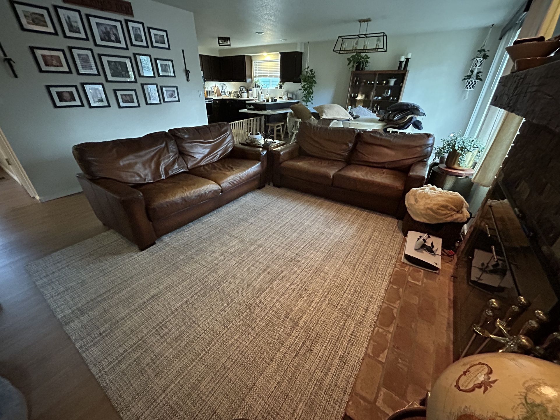 Pottery Barn Turner Square Arm Leather Couches for Sale in Everett, WA OfferUp