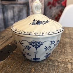 Churchill Finlandia Sugar bowl and Lid, Made In England
