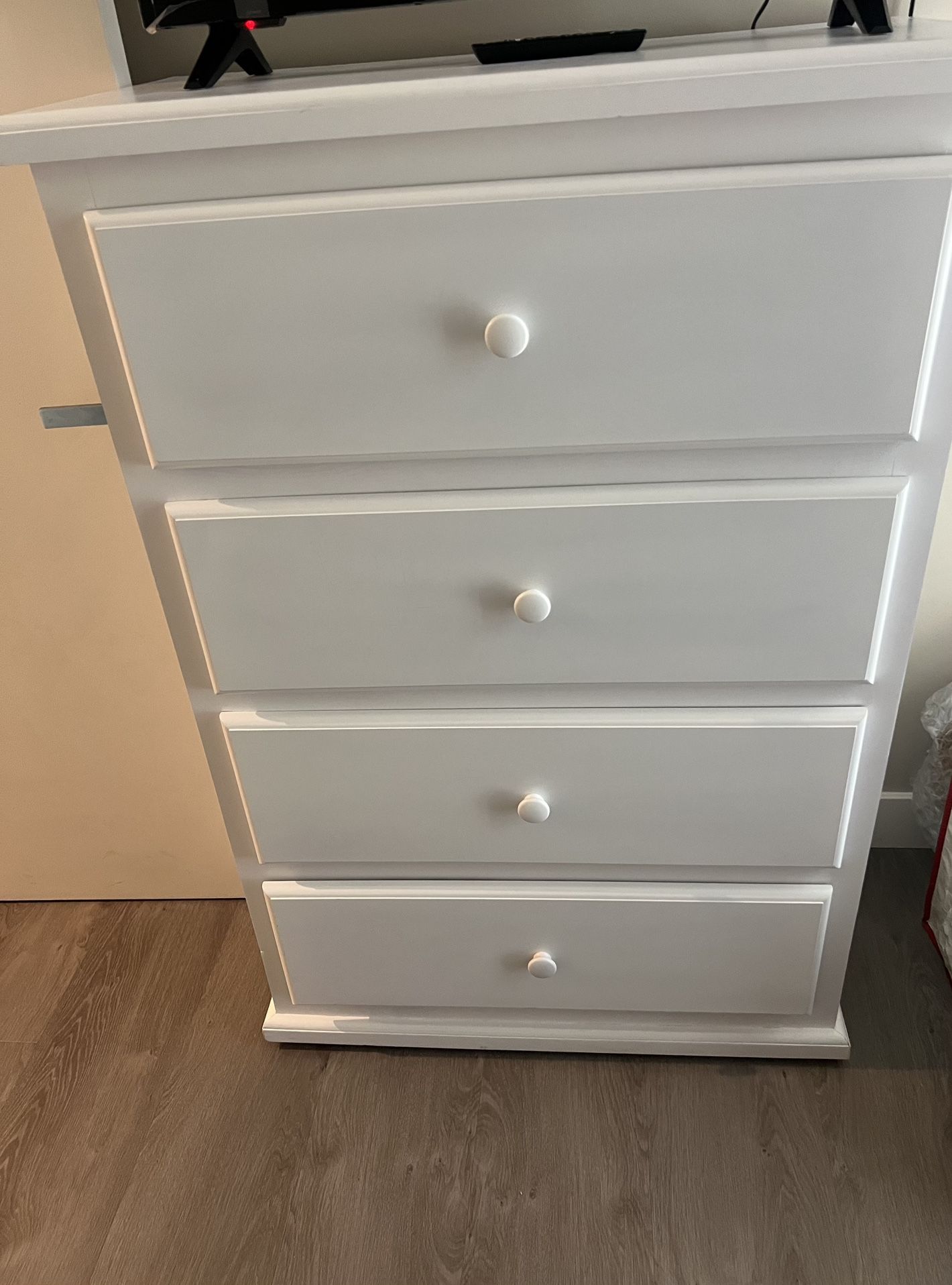 Chest of  drawers, 4  drawers dresser white wood