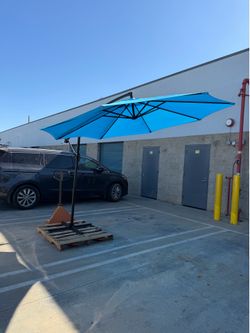 10FT Patio Offset Umbrella - Cantilever Hanging Outdoor Umbrellas w/UV Protection & 8 Ribs & Crank