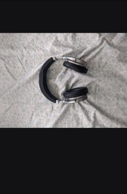 Noise canceling headphones