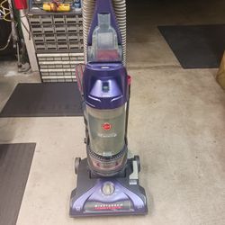 Hoover WindTunnel Vacuum Excellent Condition Used Very Little