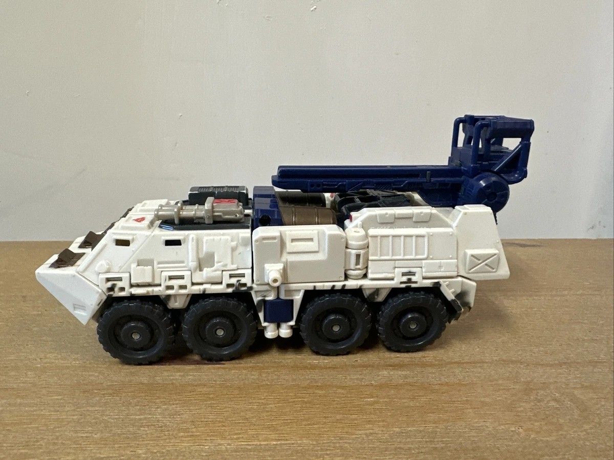 2005 TRANSFORMERS UNICRON TRILOGY CYBERTRON DEFENSE ULTRA CLASS AUTOBOT RED ALERT