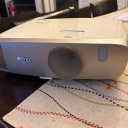 Used Ben Q Projector BenQ HT3050  1080p Full HD DLP