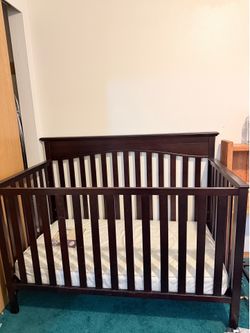 Baby crib with mattress