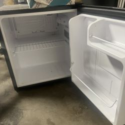 mini fridge 