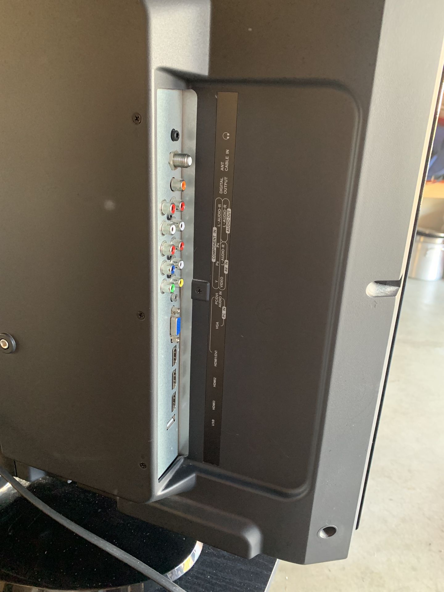 Dynex 32 Inch LCD TV