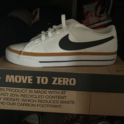 Nike MENS 9, WOMENS 10.5