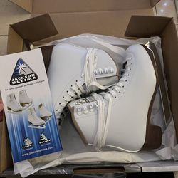 Mystique Jackson figure skates size 7 white with black skate soakers