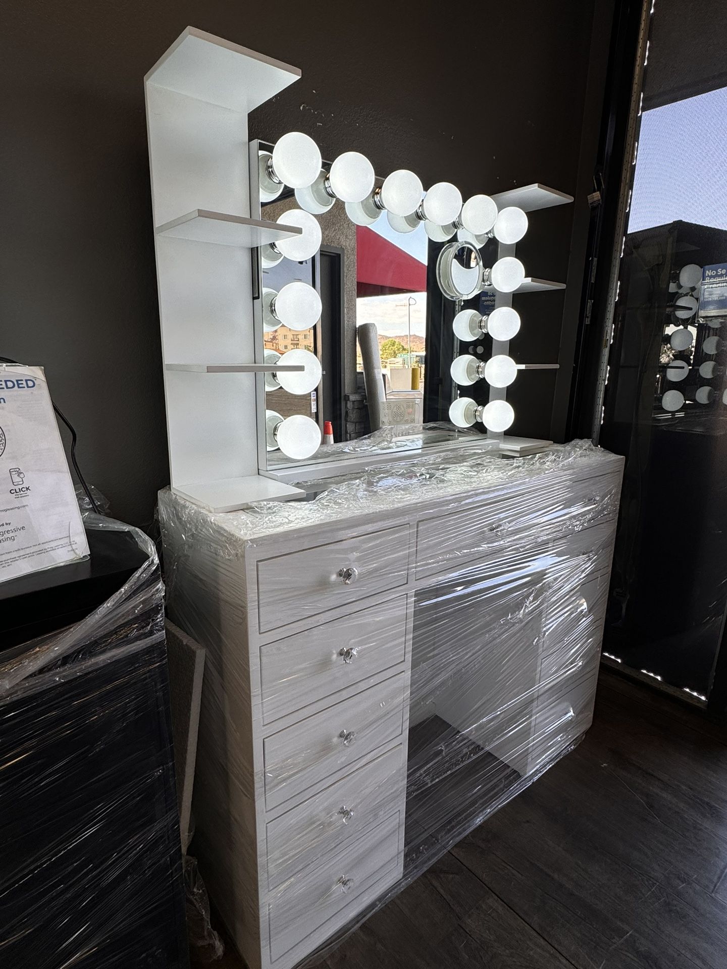 Vanity’s Includes Bluetooth, Touch Screen & Light Bulbs