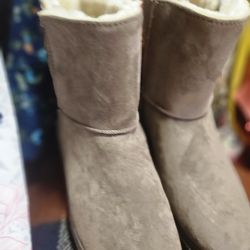 Like New. Minimal.use 