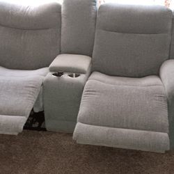 Electronic Reclining Loveseat