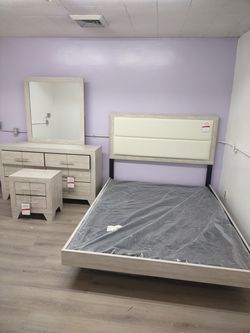 4pc queen bedroom set with queen bed dresser mirror and nightstand on sale now. Dont miss