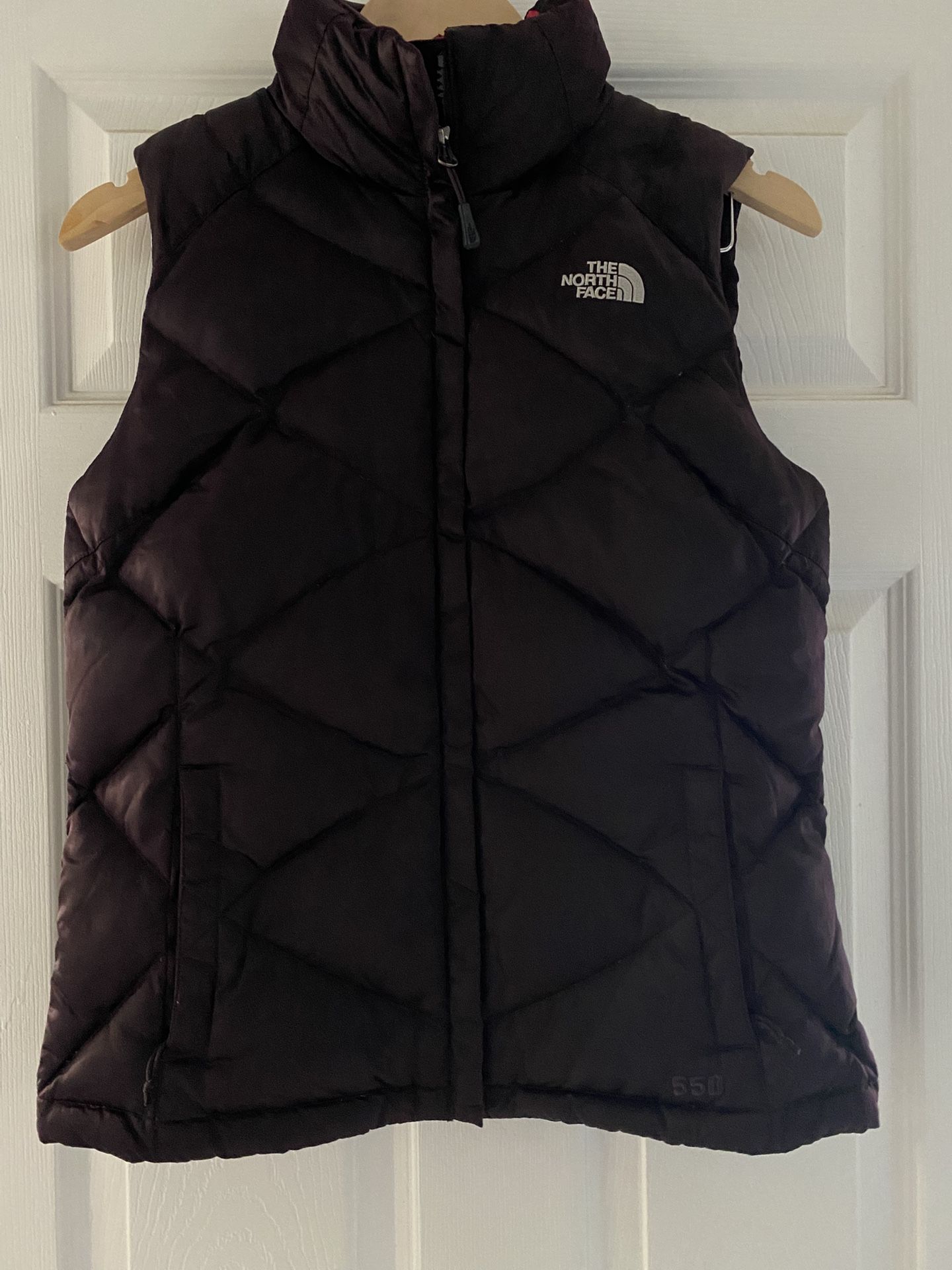 North Face Women’s Full Zip Quilted Puffer Vest 550 Fill Size S/P Color Burgundy