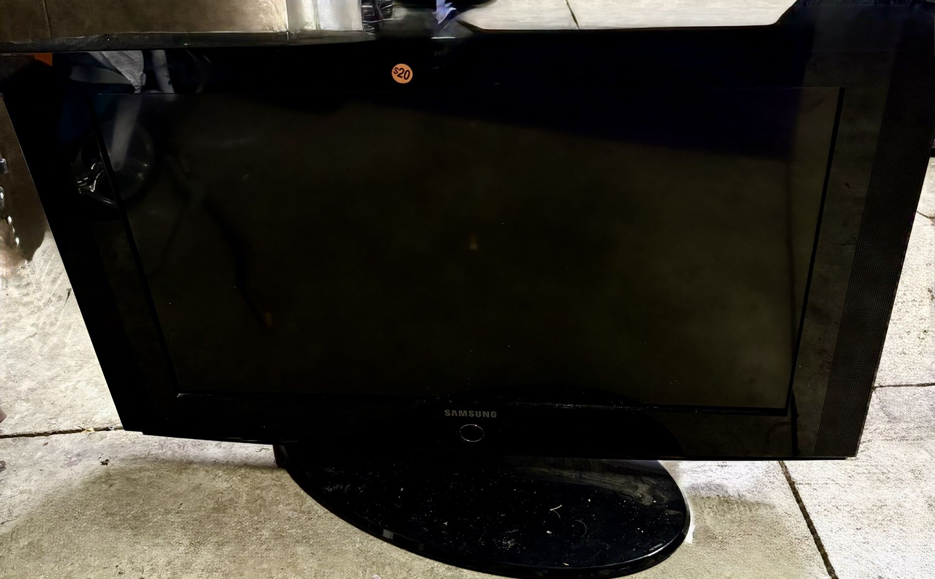 Samsung Flat 32in Tv
