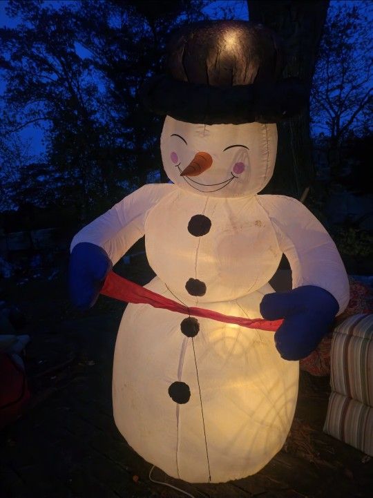 Prices Firm.. 6 Ft Blow Up Snowman