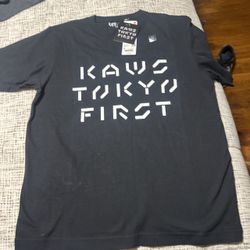 Kaws . Yzy   T-shirts