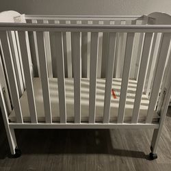 Mini crib