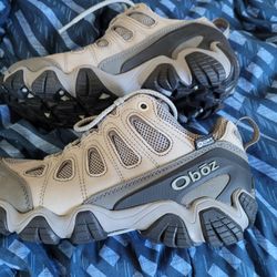 Oboz Sawtooth II Women's Low MID Hiking Shoe/Boot Size Women's 10 Wide Fits Also Men 8.5