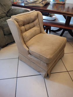 Sitting room chair