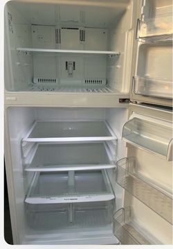 Top-Freezer Refrigerator White