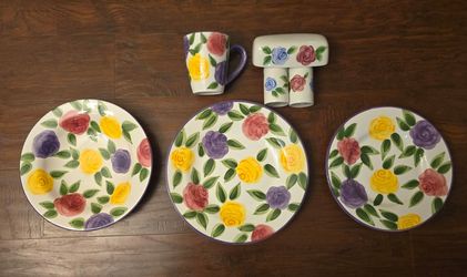 Floral Ceramic Dinnerware Set – Plates, Mug & Salt/Pepper